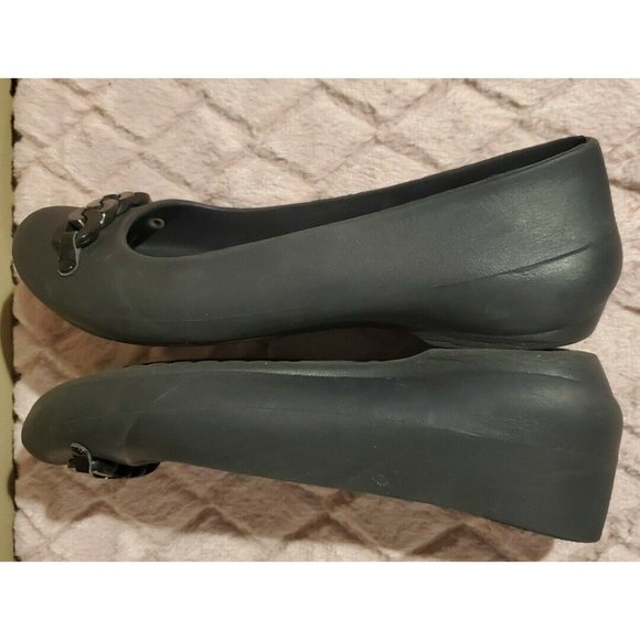 Women's Black Crocs Flats w/ Chain Design to Toe, Size 8 - Picture 6 of 6